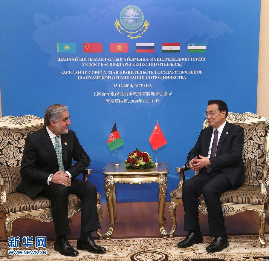 12月15日，中國國務(wù)院總理李克強(qiáng)在阿斯塔納會(huì)見阿富汗首席執(zhí)行官阿卜杜拉。 新華社記者 龐興雷 攝