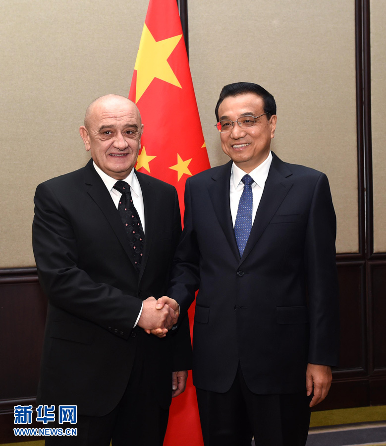 12月16日，中國(guó)國(guó)務(wù)院總理李克強(qiáng)在貝爾格萊德會(huì)見(jiàn)波黑部長(zhǎng)會(huì)議主席貝萬(wàn)達(dá)。 新華社記者 饒愛(ài)民 攝 