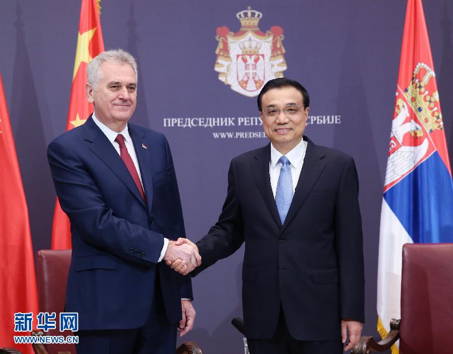 12月18日，中國(guó)國(guó)務(wù)院總理李克強(qiáng)在貝爾格萊德會(huì)見(jiàn)塞爾維亞總統(tǒng)尼科利奇。 新華社記者姚大偉攝