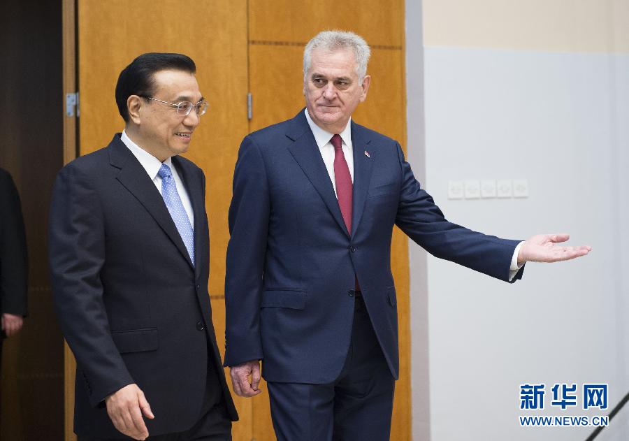 12月18日，國(guó)務(wù)院總理李克強(qiáng)在貝爾格萊德會(huì)見(jiàn)塞爾維亞總統(tǒng)尼科利奇。 新華社記者 黃敬文 攝 