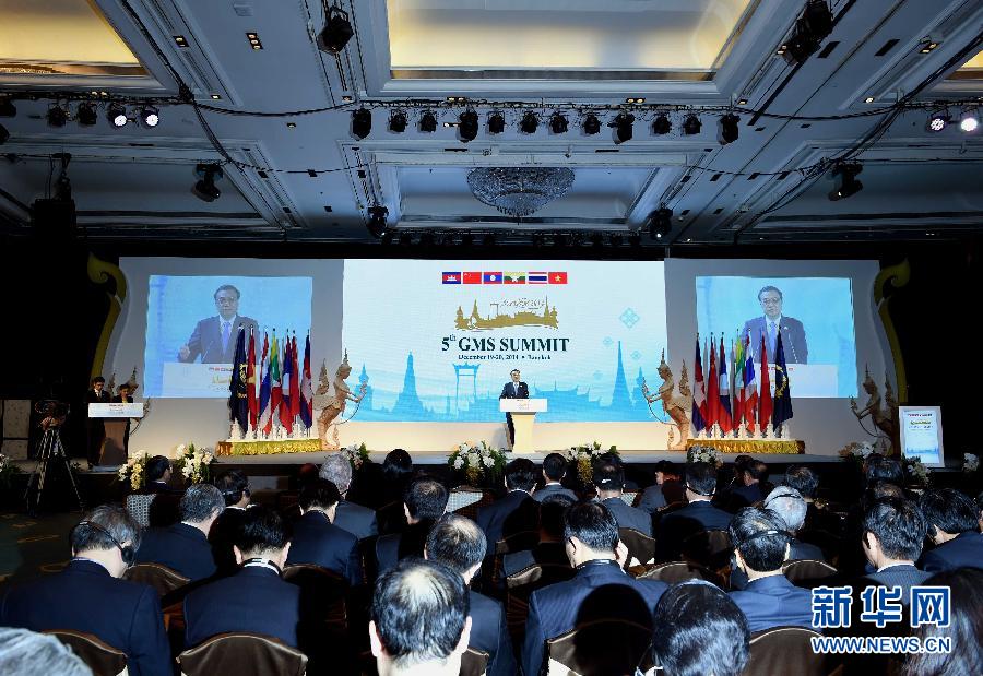 12月20日，中國國務(wù)院總理李克強(qiáng)在曼谷出席大湄公河次區(qū)域經(jīng)濟(jì)合作領(lǐng)導(dǎo)人第五次會議。這是李克強(qiáng)在開幕式上致辭。 新華社記者饒愛民攝 