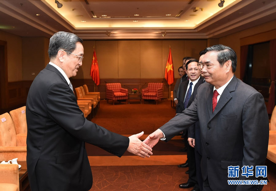 12月25日至27日，中共中央政治局常委、全國(guó)政協(xié)主席俞正聲對(duì)越南進(jìn)行正式訪問(wèn)。這是12月25日，俞正聲在河內(nèi)會(huì)見(jiàn)越共中央書記處常務(wù)書記黎鴻英。 新華社記者劉建生攝