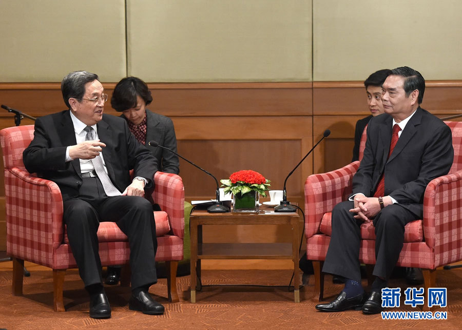 12月25日至27日，中共中央政治局常委、全國(guó)政協(xié)主席俞正聲對(duì)越南進(jìn)行正式訪問(wèn)。這是12月25日，俞正聲在河內(nèi)會(huì)見(jiàn)越共中央書記處常務(wù)書記黎鴻英。 新華社記者劉建生攝