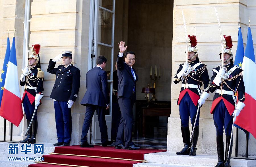 6月30日，中國國務(wù)院總理李克強(qiáng)在巴黎總理府同法國總理瓦爾斯舉行會談。 新華社記者 馬占成 攝