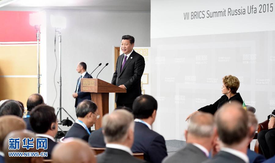 7月9日，金磚國(guó)家領(lǐng)導(dǎo)人同金磚國(guó)家工商理事會(huì)代表對(duì)話會(huì)在俄羅斯烏法舉行。中國(guó)國(guó)家主席習(xí)近平、俄羅斯總統(tǒng)普京、巴西總統(tǒng)羅塞夫、印度總理莫迪、南非總統(tǒng)祖馬等共同出席。新華社記者 張鐸 攝 