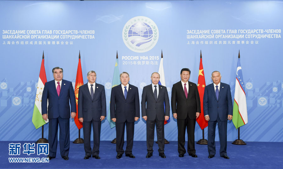 7月10日，上海合作組織成員國元首理事會第十五次會議在俄羅斯烏法舉行。國家主席習(xí)近平出席會議并發(fā)表重要講話。這是會前，成員國元首集體合影。新華社記者 李學(xué)仁 攝