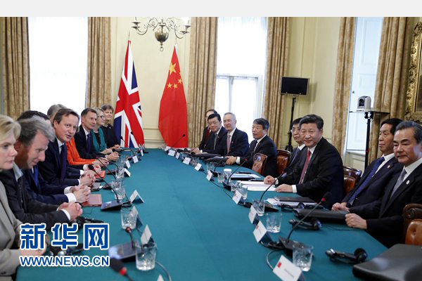 10月21日，國家主席習近平在倫敦唐寧街首相府同英國首相卡梅倫舉行會談。 新華社記者 鞠鵬 攝 