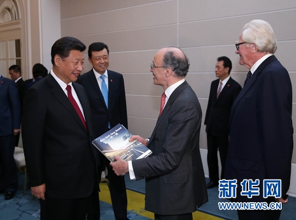 10月22日，國(guó)家主席習(xí)近平在倫敦集體會(huì)見英國(guó)前首相布朗等英國(guó)友人。新華社記者 龐興雷 攝 