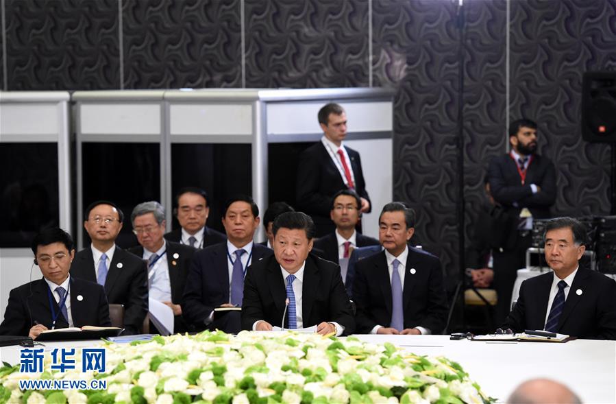  11月15日，金磚國家領(lǐng)導人非正式會晤在土耳其安塔利亞舉行，中國國家主席習近平、俄羅斯總統(tǒng)普京、印度總理莫迪、南非總統(tǒng)祖馬、巴西總統(tǒng)羅塞夫出席。習近平在會上發(fā)表題為《開拓機遇應(yīng)對挑戰(zhàn)》的重要講話。 新華社記者 饒愛民 攝 