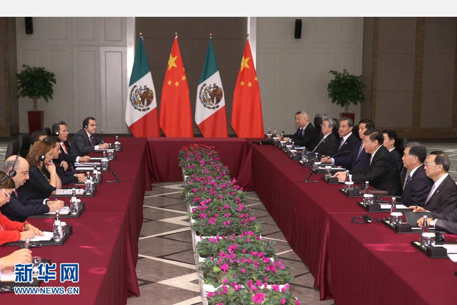 11月16日，國家主席習(xí)近平在土耳其安塔利亞會見墨西哥總統(tǒng)培尼亞。 新華社記者 馬占成 攝
