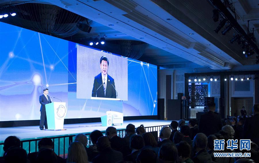 11月18日，國(guó)家主席習(xí)近平在菲律賓馬尼拉出席亞太經(jīng)合組織（APEC）工商領(lǐng)導(dǎo)人峰會(huì)并發(fā)表主旨演講。 新華社記者 王曄 攝 