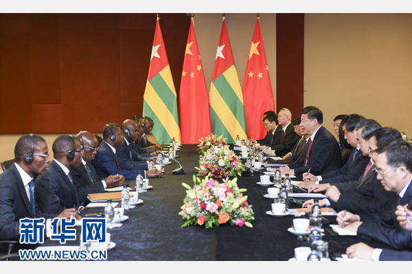 12月3日，國家主席習近平在約翰內斯堡會見多哥總統(tǒng)福雷。新華社記者 謝環(huán)馳 攝 