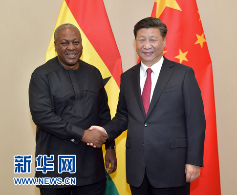 12月3日，國(guó)家主席習(xí)近平在約翰內(nèi)斯堡會(huì)見加納總統(tǒng)馬哈馬。新華社記者 李濤 攝 

