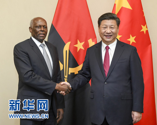 12月3日，國家主席習(xí)近平在約翰內(nèi)斯堡會見安哥拉總統(tǒng)多斯桑托斯。 新華社記者 謝環(huán)馳 攝