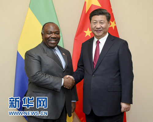 12月3日，國家主席習(xí)近平在約翰內(nèi)斯堡會見加蓬總統(tǒng)邦戈。新華社記者 謝環(huán)馳 攝 