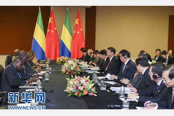 12月3日，國家主席習(xí)近平在約翰內(nèi)斯堡會見加蓬總統(tǒng)邦戈。新華社記者 謝環(huán)馳 攝 