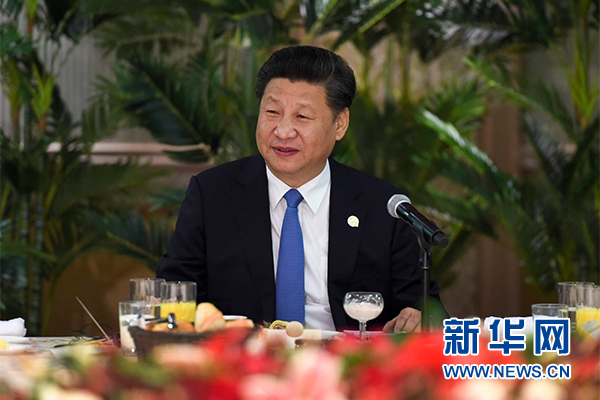 12月4日，國家主席習(xí)近平在約翰內(nèi)斯堡集體會(huì)見13位非洲國家領(lǐng)導(dǎo)人。 新華社記者 謝環(huán)馳 攝