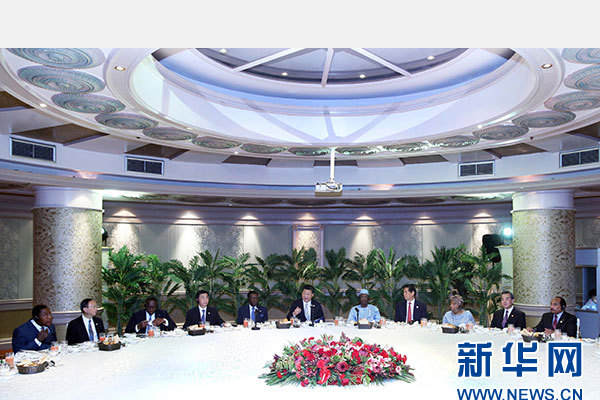 12月5日，國家主席習(xí)近平在約翰內(nèi)斯堡再次集體會見17位非洲國家領(lǐng)導(dǎo)人。 新華社記者 姚大偉 攝