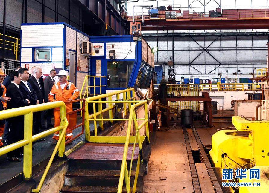 6月19日上午，國家主席習(xí)近平在貝爾格萊德參觀河鋼集團(tuán)塞爾維亞斯梅代雷沃鋼廠。 新華社記者 饒愛民 攝