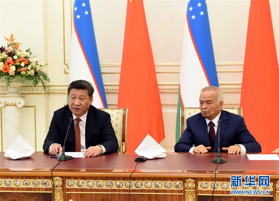 6月22日，國(guó)家主席習(xí)近平在塔什干庫(kù)克薩萊國(guó)賓館同烏茲別克斯坦總統(tǒng)卡里莫夫舉行會(huì)談。會(huì)談后，兩國(guó)元首共同會(huì)見記者。 新華社記者饒愛民攝