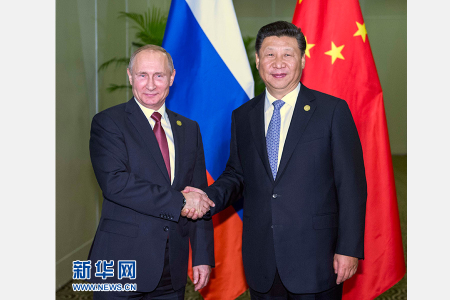 11月19日，國家主席習(xí)近平在利馬會(huì)見俄羅斯總統(tǒng)普京。 新華社記者李濤 攝