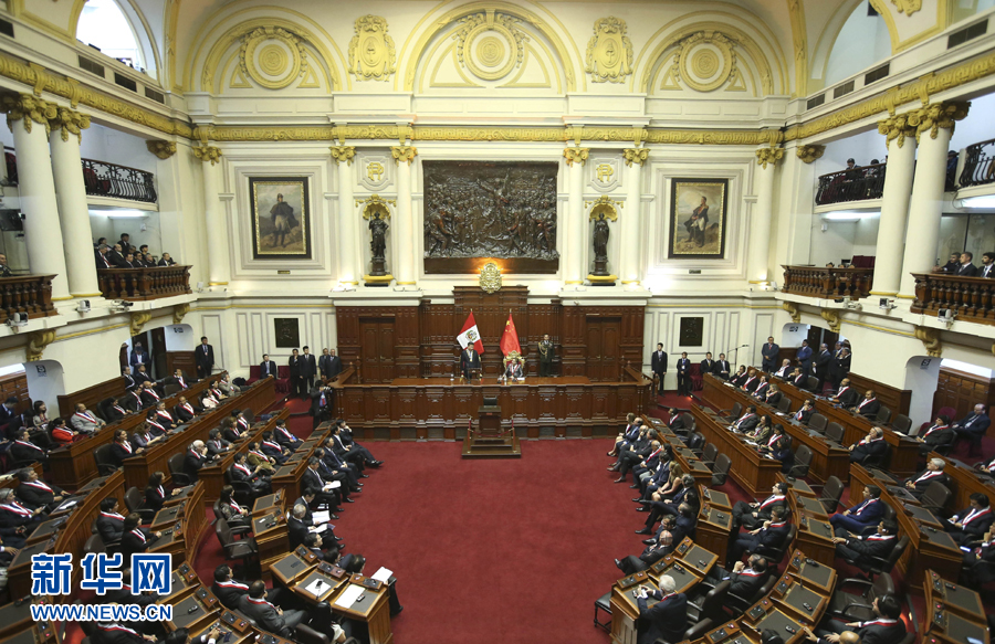 11月21日，國(guó)家主席習(xí)近平在秘魯國(guó)會(huì)發(fā)表題為《同舟共濟(jì)、揚(yáng)帆遠(yuǎn)航，共創(chuàng)中拉關(guān)系美好未來(lái)》的重要演講。 新華社記者 龐興雷 攝