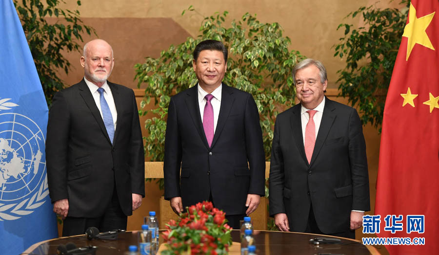 1月18日，國家主席習(xí)近平在瑞士日內(nèi)瓦萬國宮會(huì)見第71屆聯(lián)合國大會(huì)主席湯姆森和聯(lián)合國秘書長古特雷斯。 新華社記者 張鐸 攝