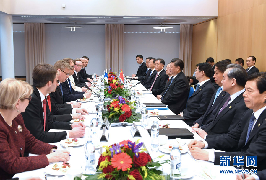 4月5日，國家主席習近平在赫爾辛基會見芬蘭總理西比萊。 新華社記者饒愛民 攝 