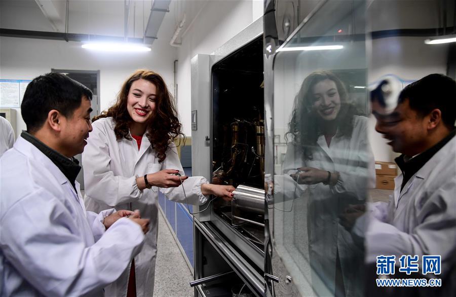 （新華全媒頭條&middot;上合青島峰會(huì)&middot;圖文互動(dòng)）（12）遠(yuǎn)航，揚(yáng)起&ldquo;上海精神&rdquo;的時(shí)代風(fēng)帆&mdash;&mdash;寫在上海合作組織成員國元首理事會(huì)第十八次會(huì)議即將召開之際