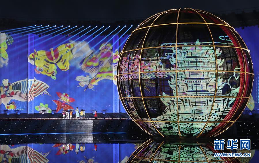 （新華全媒頭條&middot;上合青島峰會&middot;圖文互動）（3）攜手前進，開啟上合發(fā)展新征程 &mdash;&mdash;習近平主席主持上合組織青島峰會 并舉行系列活動紀實