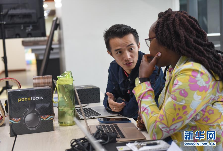 （國(guó)際&middot;中非合作論壇&middot;圖文互動(dòng)）（3）他把耳機(jī)賣到肯尼亞總統(tǒng)府&mdash;&mdash;記在非洲當(dāng)創(chuàng)客的中國(guó)青年劉鵬