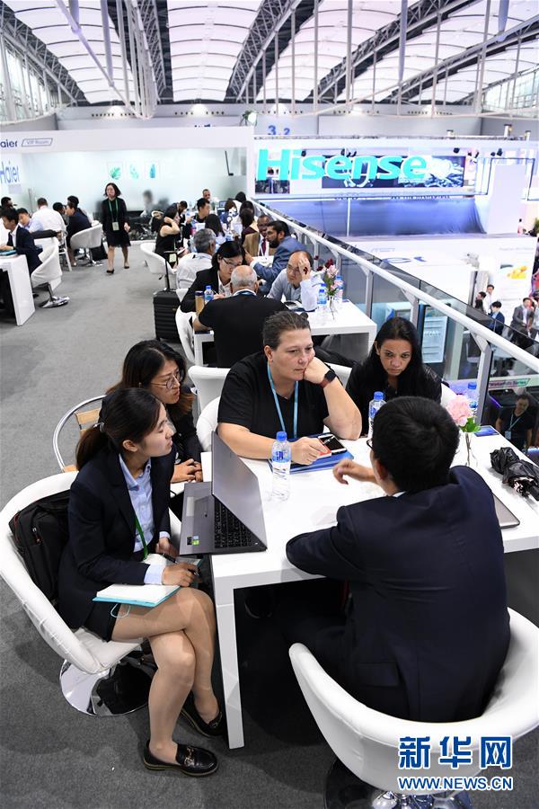 (新華全媒頭條·圖文互動(dòng))(10)從廣交會(huì)到進(jìn)博會(huì)——中國(guó)對(duì)外開(kāi)放再譜新樂(lè)章