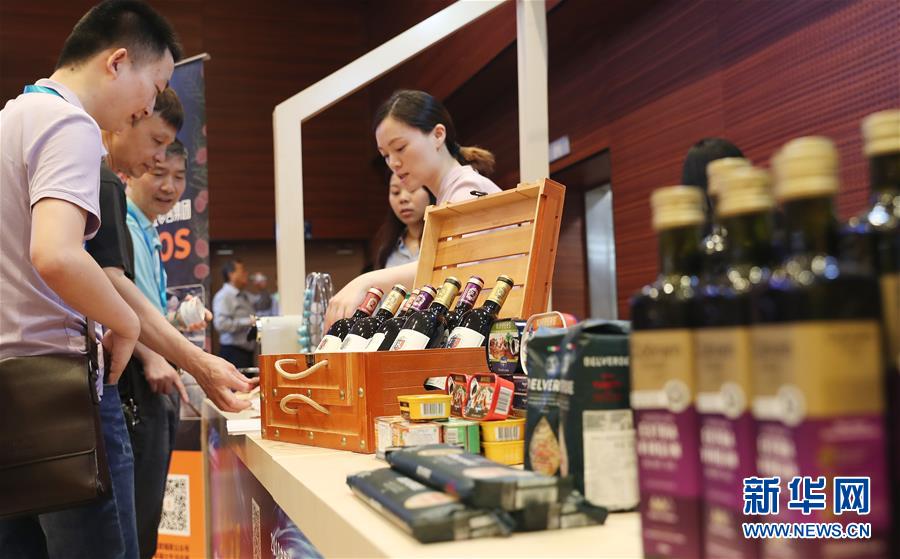 (新華全媒頭條·圖文互動(dòng))(2)一展匯世界——寫在首屆中國(guó)國(guó)際進(jìn)口博覽會(huì)開幕之際