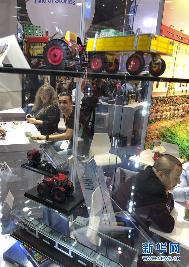 (新華全媒頭條·圖文互動)(6)人間正道 浩蕩前行——習(xí)近平主席出席首屆中國國際進口博覽會紀(jì)實