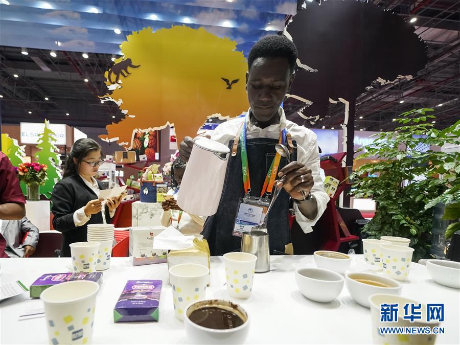 (新華全媒頭條·圖文互動)(7)人間正道 浩蕩前行——習(xí)近平主席出席首屆中國國際進口博覽會紀(jì)實