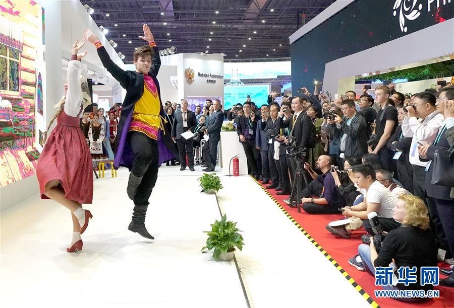 (新華全媒頭條·圖文互動(dòng))(13)人間正道 浩蕩前行——習(xí)近平主席出席首屆中國(guó)國(guó)際進(jìn)口博覽會(huì)紀(jì)實(shí)