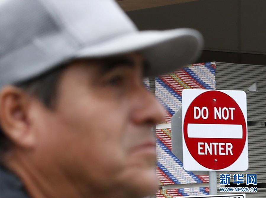 (國(guó)際·圖文互動(dòng))(1)通訊:“根本沒有人在乎我們”——探訪美墨邊境墻邊的“日工”市場(chǎng)