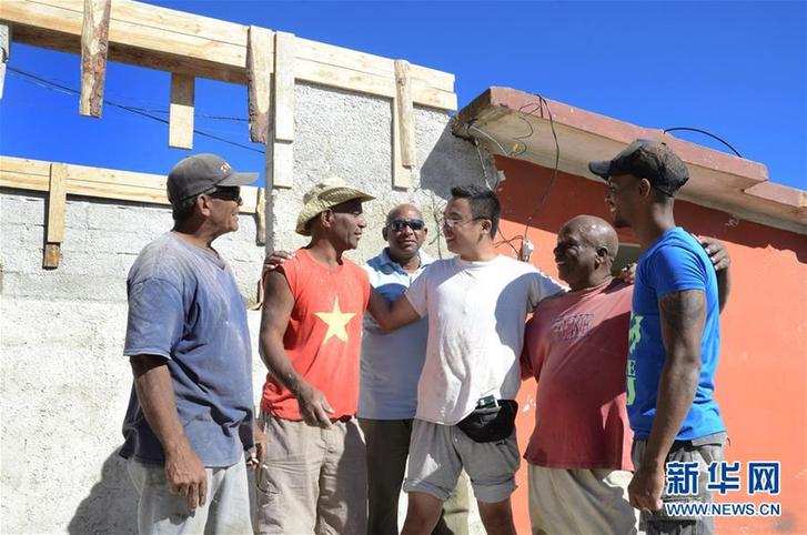 （國際&middot;圖文互動）（1）哈瓦那龍卷風災(zāi)區(qū)來了個&ldquo;中國人&rdquo;