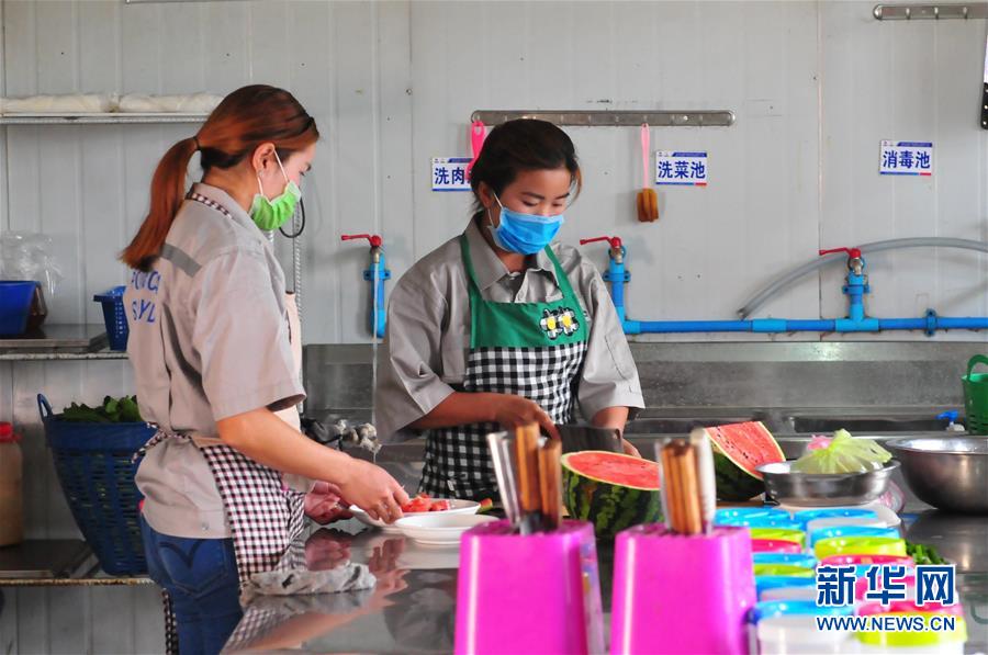 (國(guó)際·“一帶一路”高峰論壇·圖文互動(dòng))(3)老撾村民的夢(mèng)想在中老鐵路上延伸