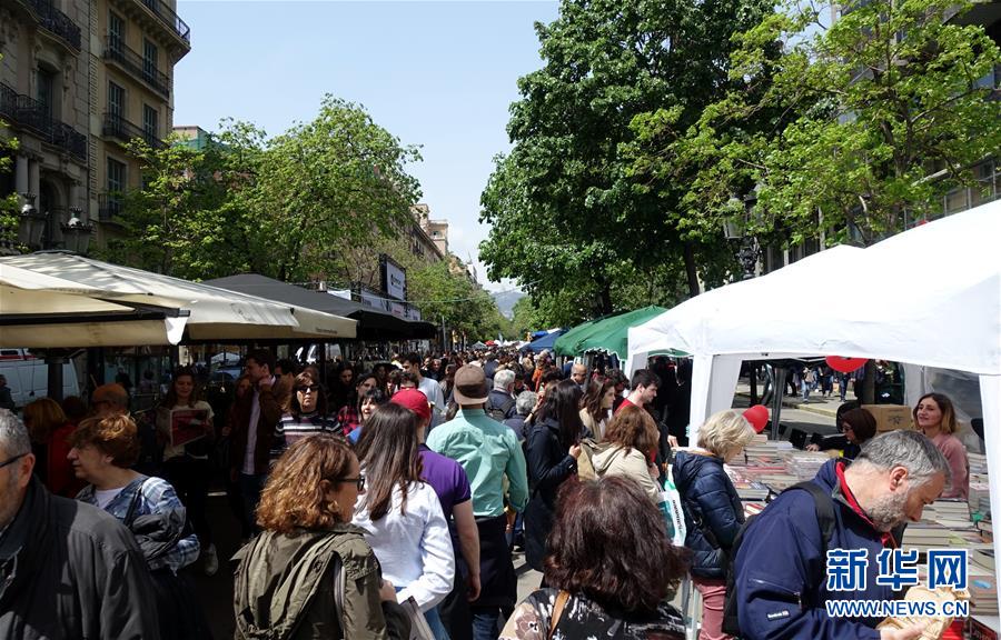 (國(guó)際·圖文互動(dòng))(5)通訊:花香馥郁 書(shū)香怡人——記西班牙巴塞羅那圣喬治節(jié)