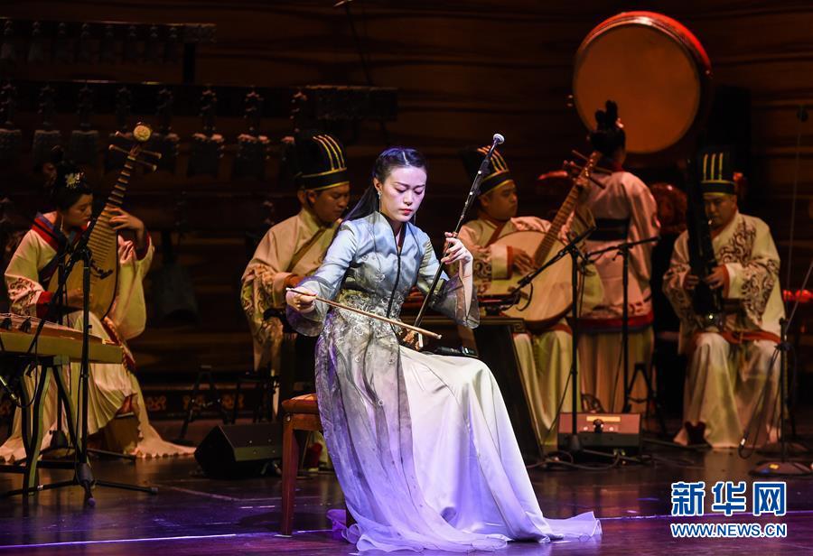 (新華視界)(2)中國(guó)曲藝雜技亮相維也納