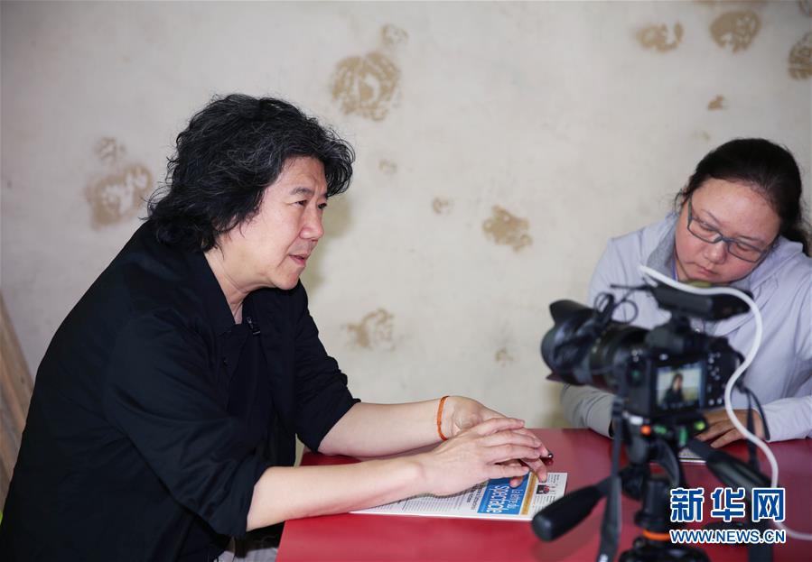 （國(guó)際&middot;圖文互動(dòng)）專(zhuān)訪(fǎng)：結(jié)合傳統(tǒng)與當(dāng)代 推動(dòng)中國(guó)戲劇國(guó)際化&mdash;&mdash;訪(fǎng)話(huà)劇《茶館》導(dǎo)演孟京輝