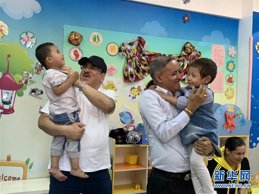 （圖文互動(dòng)）（3）多國(guó)駐華使節(jié)參訪新疆：中國(guó)反恐、去極端化經(jīng)驗(yàn)值得學(xué)習(xí)借鑒