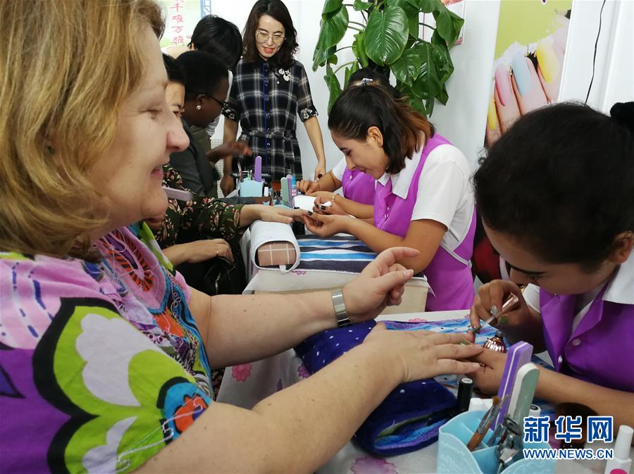 （圖文互動）（4）8國常駐日內瓦外交官參訪新疆積極評價經濟社會發(fā)展及去極端化舉措