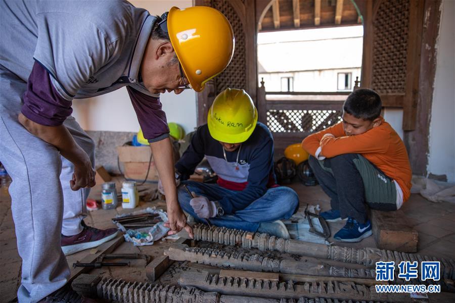 (習(xí)近平出訪配合稿·圖文互動(dòng))(2)通訊:尼泊爾工藝家和中國(guó)文物修復(fù)師的歷史之約