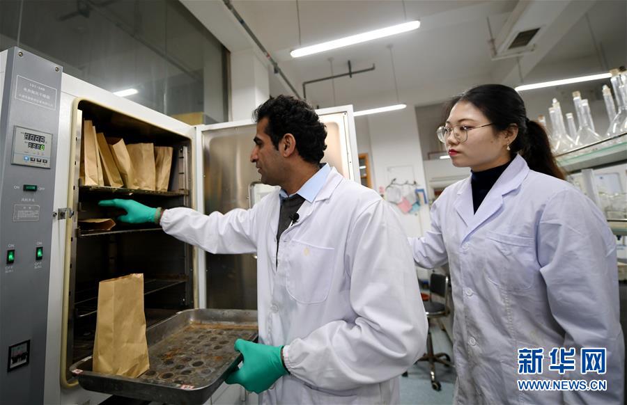 (在習(xí)近平新時(shí)代中國(guó)特色社會(huì)主義思想指引下——新時(shí)代新作為新篇章·總書記關(guān)切開放事·圖文互動(dòng))(2)來中國(guó)“學(xué)種地”的“洋學(xué)生”