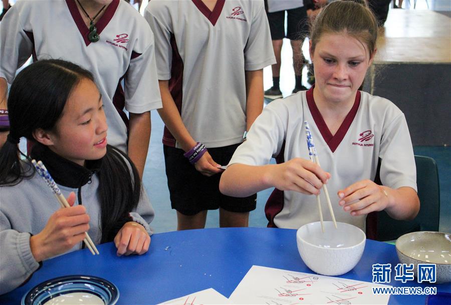 （國際&middot;圖文互動）（4）通訊：&ldquo;Kia Ora，都來吧，漢語學(xué)習(xí)發(fā)了芽&rdquo;&mdash;&mdash;新西蘭羅托魯阿初級中學(xué)中文助教的夢想