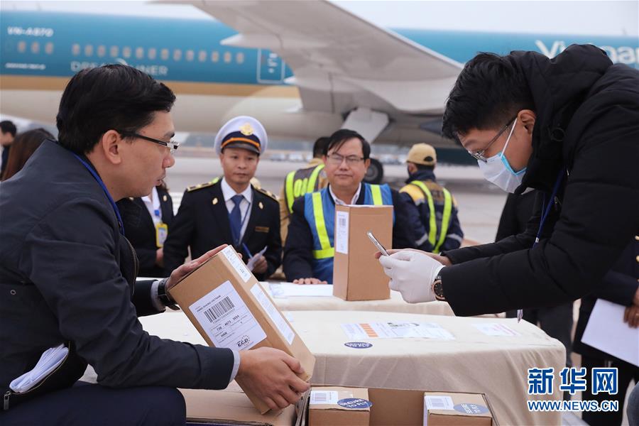 (國(guó)際)(2)英國(guó)貨車慘案全部遇難者遺體和骨灰運(yùn)回越南