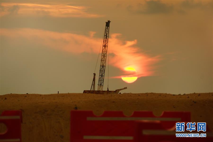 (國(guó)際·圖文互動(dòng))(1)通訊:“五年我們?yōu)樗估锾m卡造出一片新土地”——科倫坡港口城人的自豪與希冀