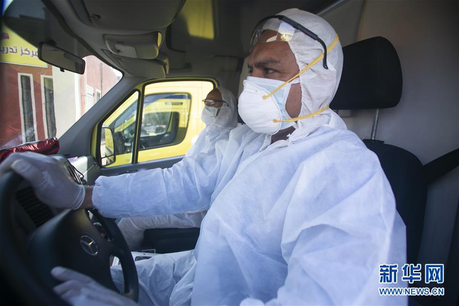 (國(guó)際疫情·圖文互動(dòng))(10)通訊:埃及救護(hù)車?yán)锏?ldquo;逆行者”